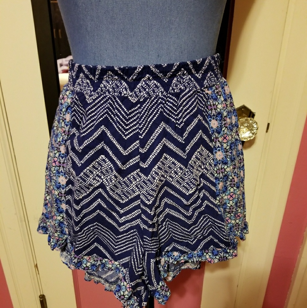 Short shorts w/ruffle on bottom